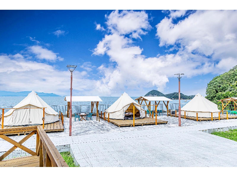 グランピングエリア
瀬戸内海をバックに贅沢な宿泊をお楽しみいただけます。東かがわ市の大自然で非日常体験を過ごしてみませんか?