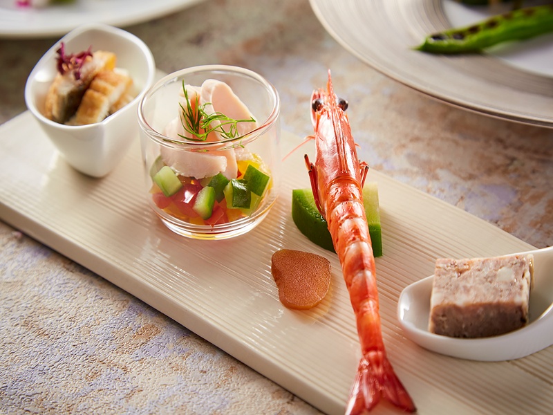旬の食材を盛り込んだこだわりの一皿