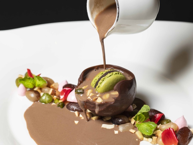 フレンチのフルコース
シェフとのお打ち合わせの中でご希望にそったお料理をご提案。
お箸もつけたセッティングであらゆる年齢層のゲストに配慮いたします。
より美味しくより楽しくお料理でおもてなしを。