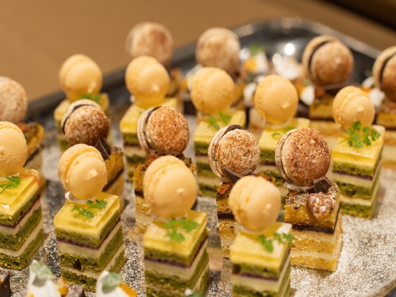 デザートイメージ:プチガトー盛り合わせ
季節によりメニュー内容に変更がある可能性があります。