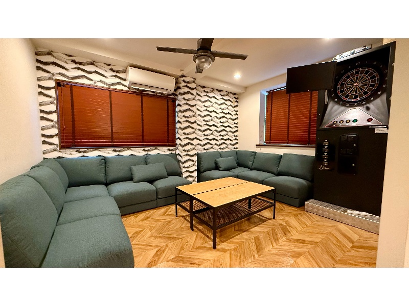 全席ソファーでゆったりくつろげる室内