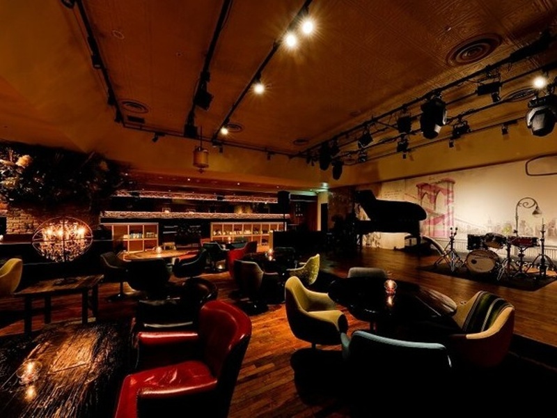 ブルックリンの文化的な空気感を取り入れた内装が魅力です。