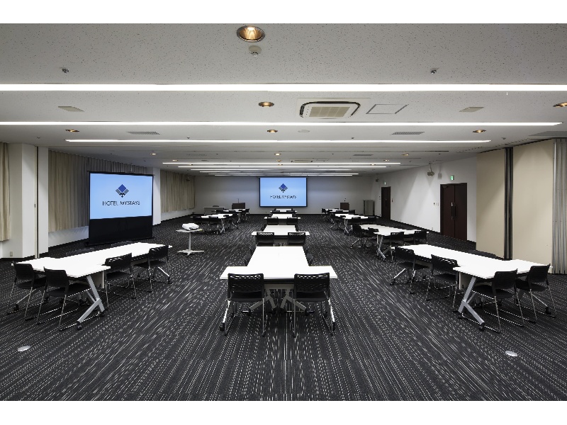 サファイアをセパレートした会場です。200名様規模の会議、試験会場や展示会などにもご利用頂ける会場です。