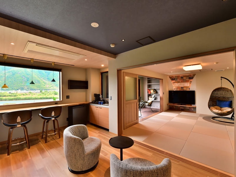 千曲川眺望のかけ流し温泉付特別室
月風リトリート