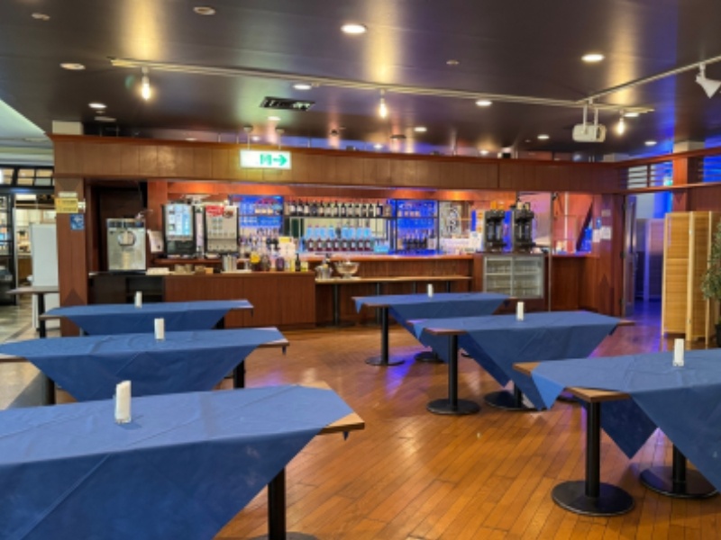 ソフトドリンク・アルコール等のフリードリンク付き