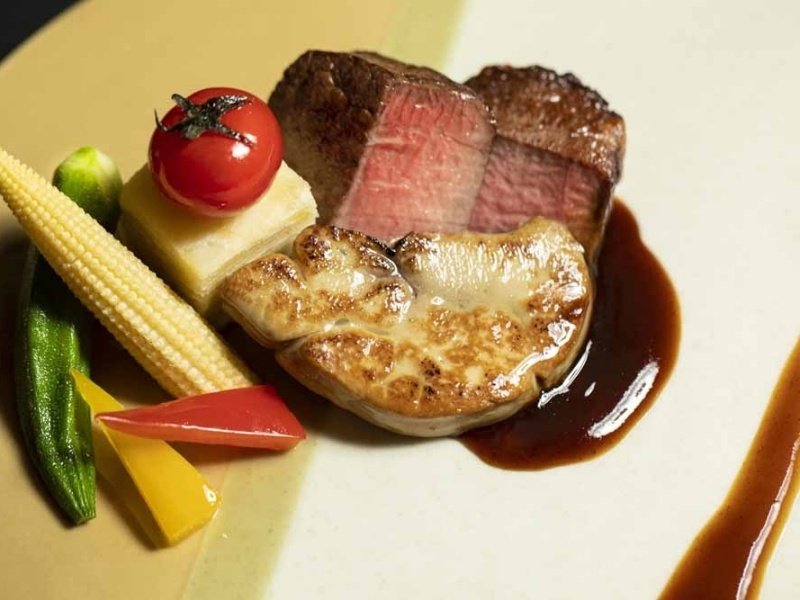 フレンチのフルコース
シェフとのお打ち合わせの中でご希望にそったお料理をご提案。
お箸もつけたセッティングであらゆる年齢層のゲストに配慮いたします。
より美味しくより楽しくお料理でおもてなしを。