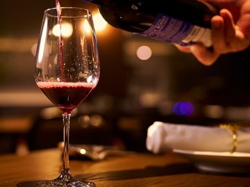 ワインペアリングで楽しむ本格シュラスコ。10種以上のワインリストから選ぶ贅沢が大人の宴会・接待を演出