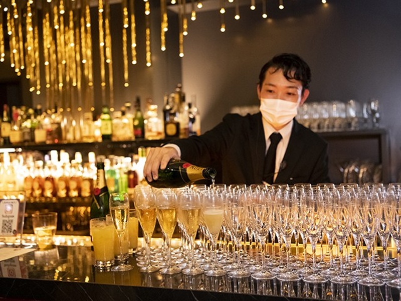 シャンパン飲み放題オプションが大人気♪
なんと、通常1杯￥2,500のシャンパンが飲み放題！！！！
ゲストも大喜び間違えなしのグレードアップオプションは、六本木でR1、R2、R3と有名店を3店舗展開している当店だからこそできる最安値でのご提供！