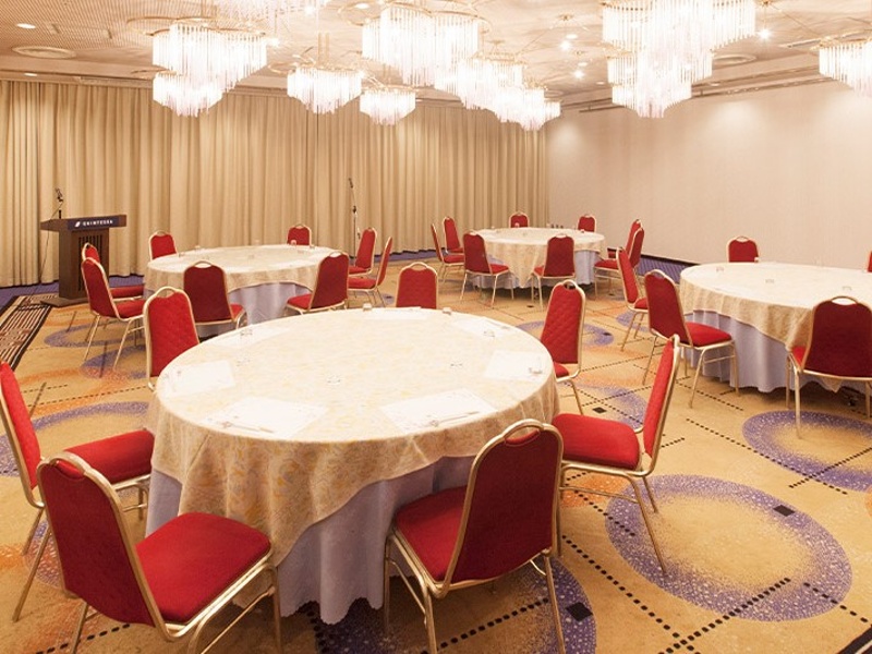 中宴会場 ルナ
最大80名（宴会40名、セミナー50名、シアター80名）
