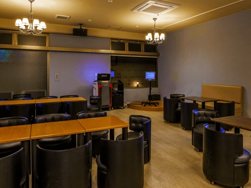 カラオケボックス「パーティールーム」