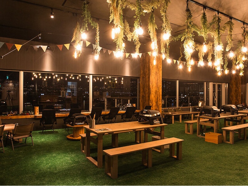 室内なのでどんな季節や天候の中でも快適に本格BBQが楽しめます！