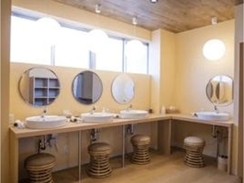 清潔感あふれる、ゆとりある洗面スペース