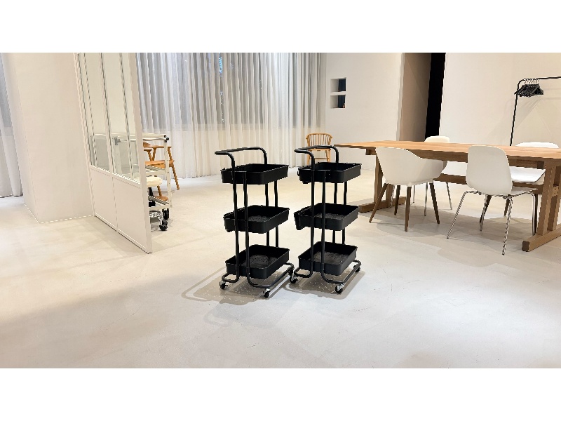 無料備品のスチールワゴン