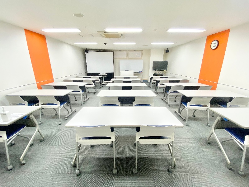 【Room5C】スクールスタイルで貸出しのため、パーティー使用のレイアウト変更はお客様にてお願いいたします