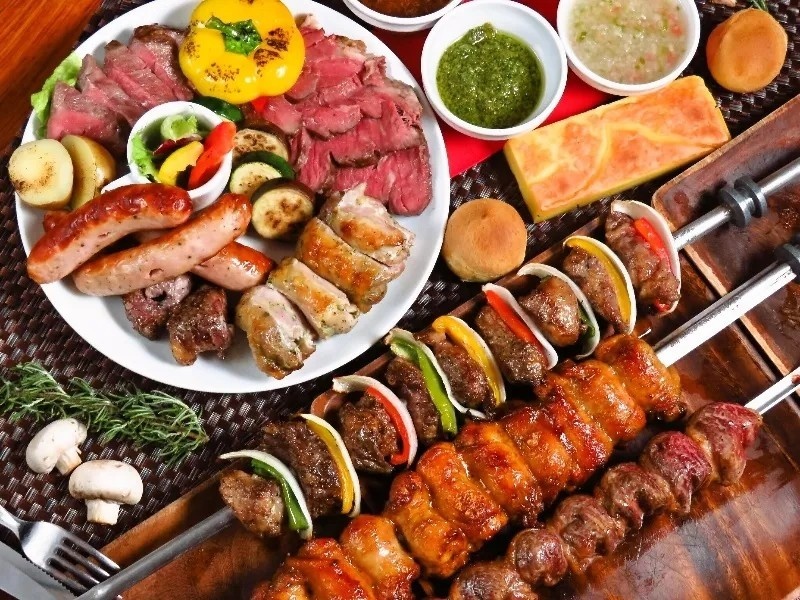 【料理一例】
豪快な塊肉を心行くまで楽しめる！各種プランをご用意！