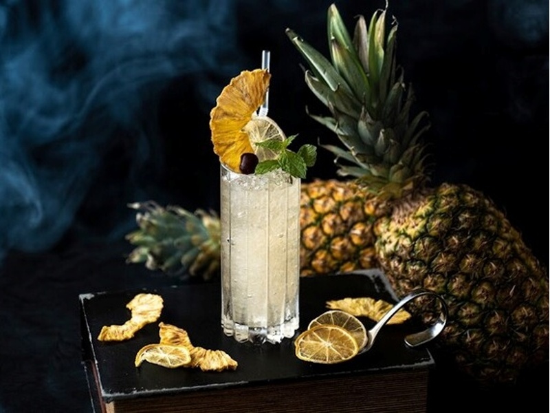 ワイン、カクテル、ビール、ハイボール、サワーなど豊富なドリンクメニュー。バーテンダーが作る本格カクテルから気軽に楽しめる一杯まで、78種類以上のラインナップで飲み放題も充実しています。