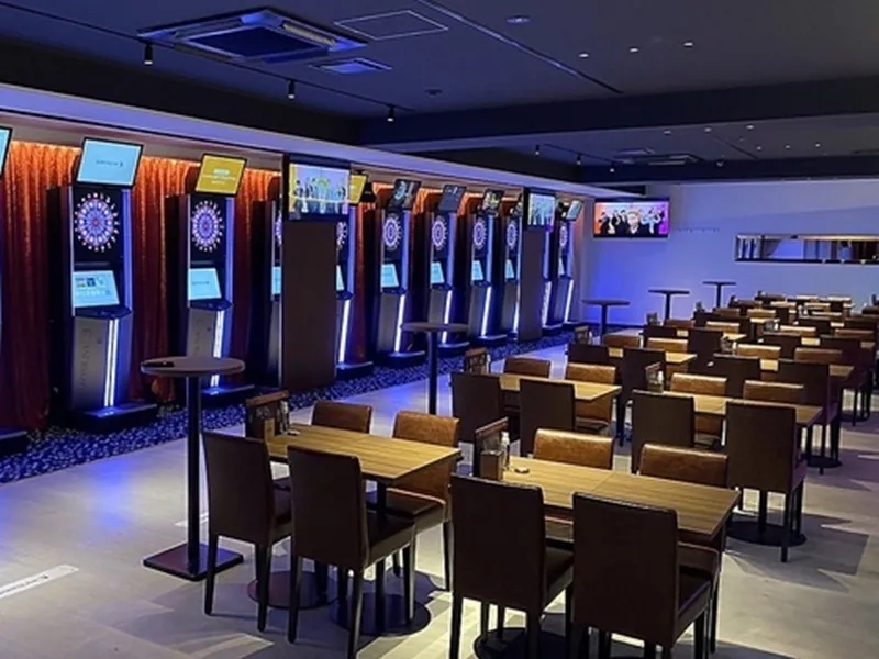 店内広々フロア80席！
半立席の場合～150名様まで貸切可能◎