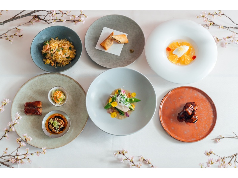 モダンチャイニーズコース。
シェフが中国アジアを中心に世界各国を渡り歩き、その中で感銘を受けた料理を、日本らしい繊細な味付けにこだわった調理法で仕上げます。