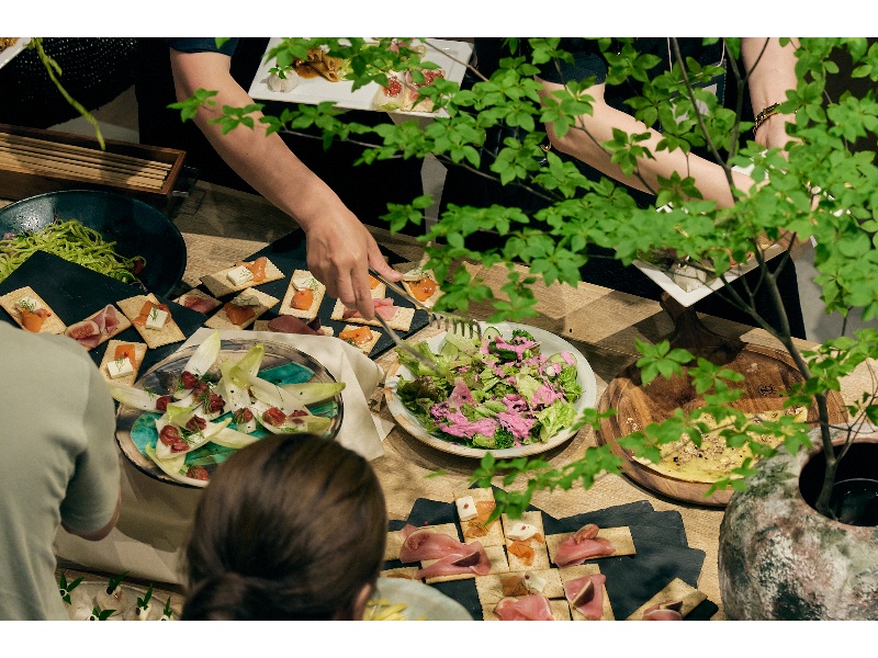 【飲み放題付き】前菜やサラダ、メインなど季節の食材を楽しむBuffetプラン