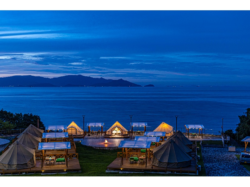 東かがわ市の夜空
空気の澄んだ日には瀬戸内海と共に小豆島を眺めながら満天の星空をお楽しみいただけます。
星降る夜に仲間とBBQをお楽しみいただけます。