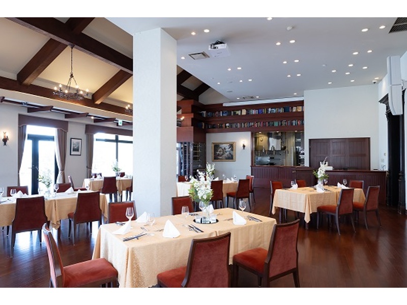 レストラン会場　リストランテ・フォレスタ・ヴェルデ
■最大着席人数　60名（立食形式の利用も可）
■付帯設備 レセプションスペース／スクリーン／喫煙ルーム