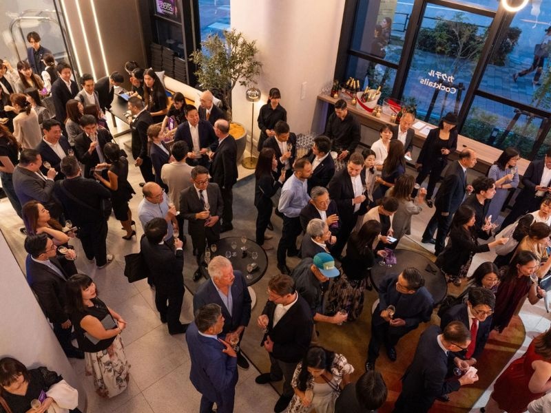 100名まで収容可能なダイニング。