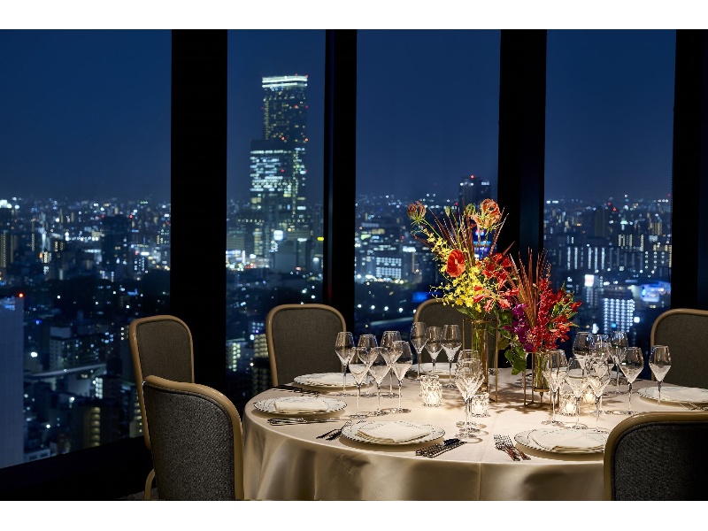 Party Plan　33階
【西洋コース料理・ビュッフェ・卓盛】お一人様  16,000円 / 19,000 円
