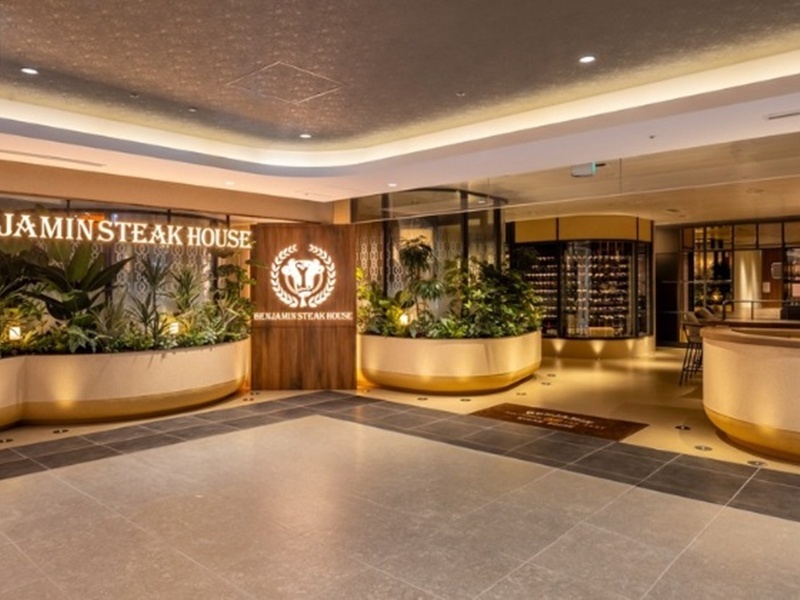 専用熟成庫で長期熟成されたUSDA認定のPRIME BEEFのみを使用したステーキを最高の状態でお楽しみいただける【ベンジャミンステーキハウスKITTE大阪】