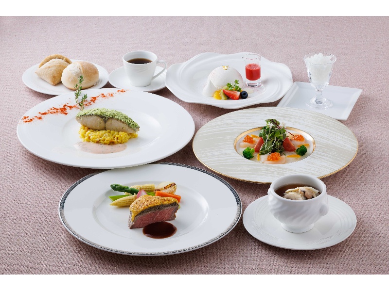 ビューパーティープラン「賑」
プラン内容：洋食コース料理＋2時間飲み放題
￥15,000（税サ込）