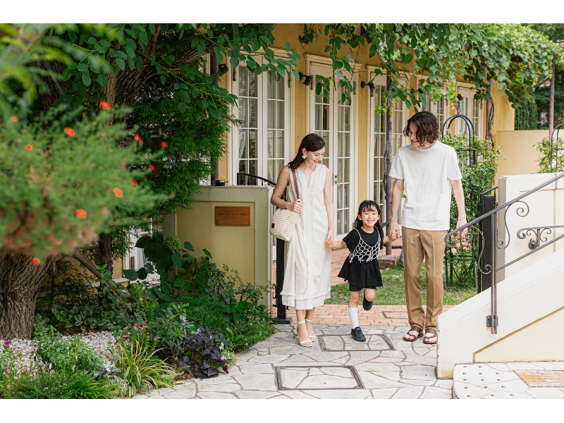 【お子様にもご利用いただけます】
皆様だけの貸切空間なので、お子様連れの方にも気兼ねなくご利用いただけます。
お子様にもお楽しみいただけるよう料理のご用意できます。保育園や幼稚園、スポーツチームの謝恩会にぜひご利用ください。