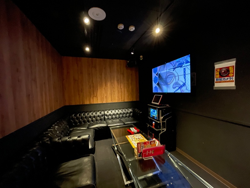 カラオケルーム①(鍵付き)
控室、バックヤードとしてご利用いただけます