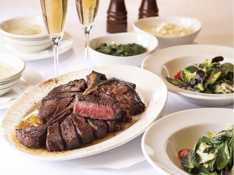 看板メニューのポーターハウスステーキで宴会に華を添える、インパクト抜群の極上熟成肉