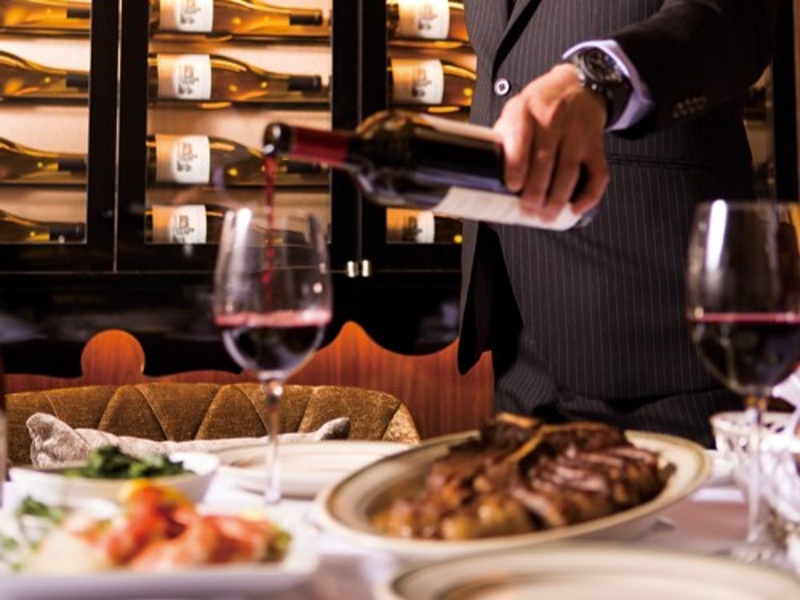 ソムリエ常駐で安心、料理に合わせた最高のペアリングワインをご提案いたします