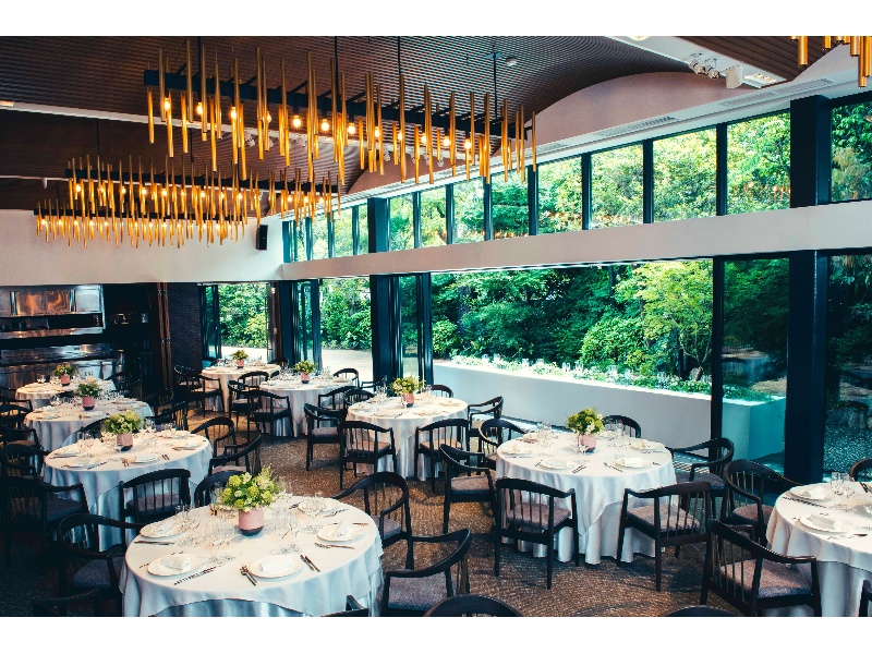 【宴会場｜新館】ザ パークルーム
(着席80名様/立食90名様/スクール54名様/シアター100名様)