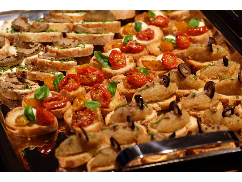 ビュッフェスタイルでトリュフ料理を