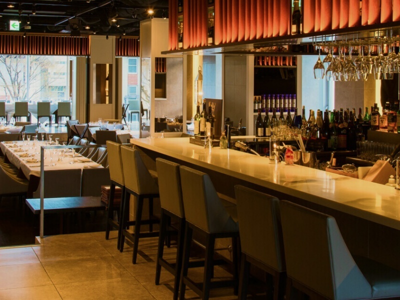 カウンター席
お酒の種類も豊富で飲み放題メニューもご用意。