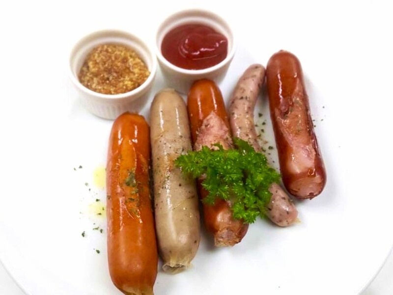 【お料理（例）】
ソーセージ盛り合わせ