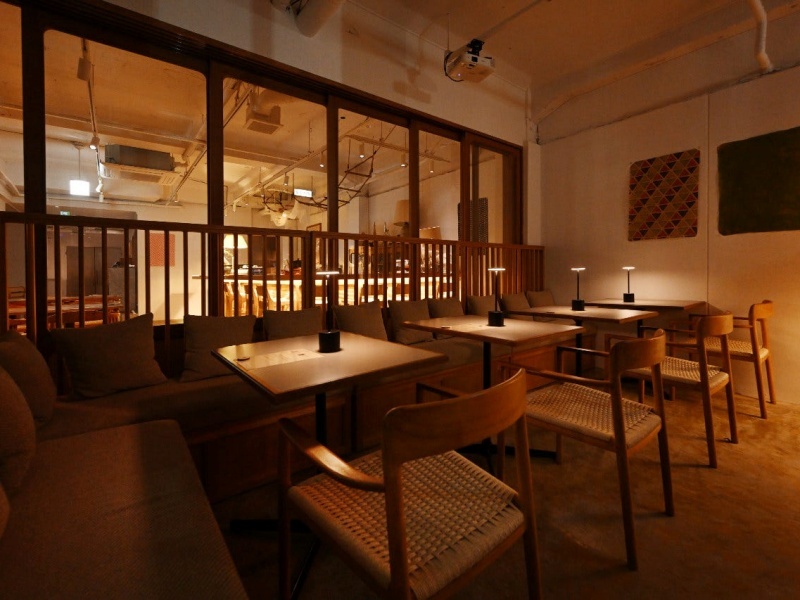 静かな雰囲気のダイニングスペース