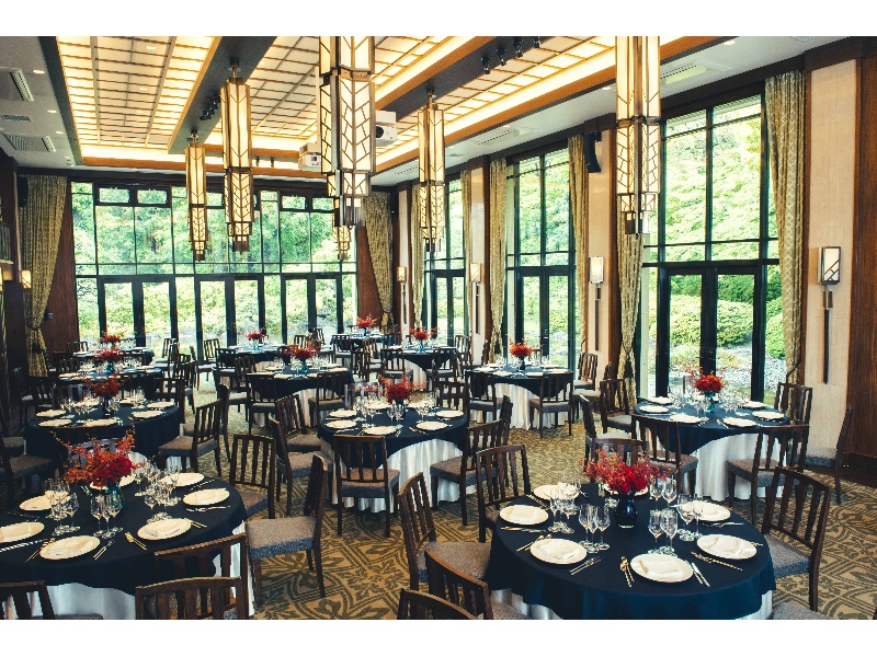 【宴会場｜本館】ザ ボールルーム
(着席120名様/立食140名様/スクール80名様/シアター210名様)