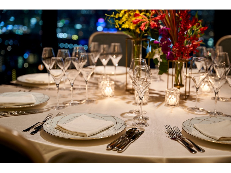 33階 ロータスルーム〈テーブルセッティング イメージ〉