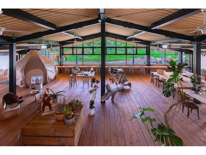 多目的棟(レイアウトフリーでご自由にレイアウトできます)、プロジェクター/スクリーン、PAシステム完備