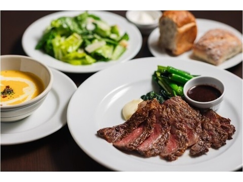 【平日は6,500円♪】スペイン産イベリコ豚のグリル、季節の温野菜etc... ＋シェフ特製デザート＆飲み放題付き