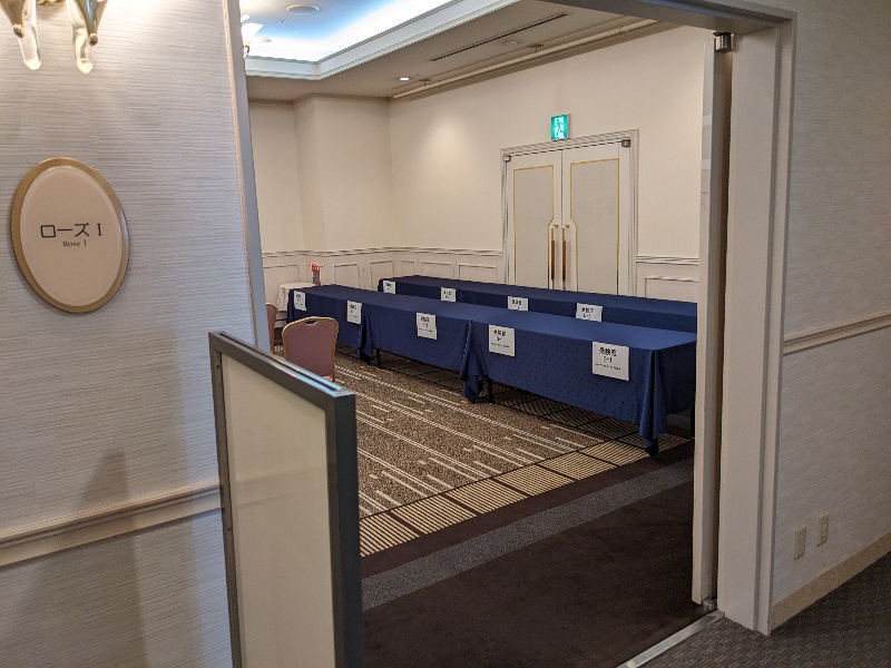 2F会議室ローズⅠ　試験会場一例
　受験者　控室