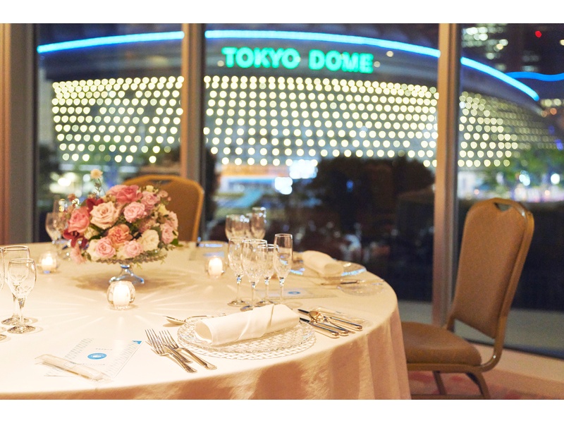 5階小宴会場　『吉祥・蓬莱・真砂・初音』

天井から床までの大きな一面の窓ガラスからは、
東京ドームシティが目の前に広がって見えます。