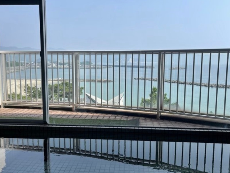 海を一望できる浴場