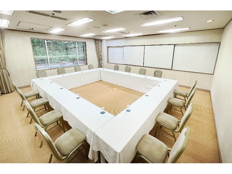 西館1F「ひよどり」48㎡　ロの字形式