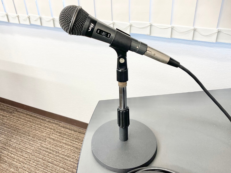 【多目的ホール】コード付マイク1本あり