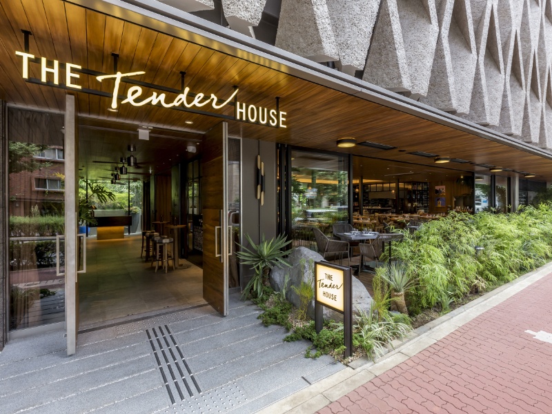 東京メトロ南北線「白金台」駅下車、徒歩5分
華やかなエントランスで皆さまをお迎えいたします。