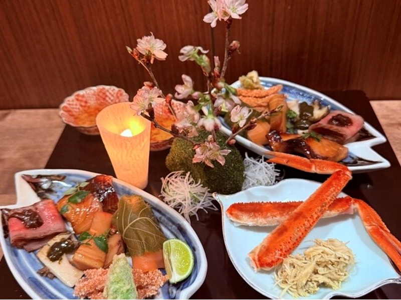 B・Cコース　日本料理の盛り込み 
写真はイメージです