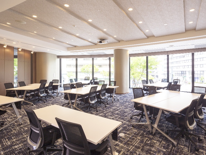 【会議室】プレミアホールA(107㎡)
島型形式レイアウト例